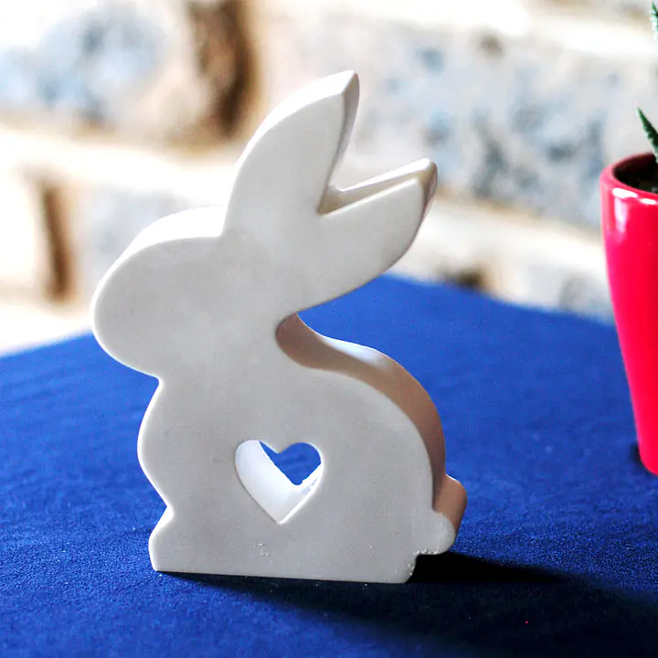 Sitting Bunny Ears to Right - Master